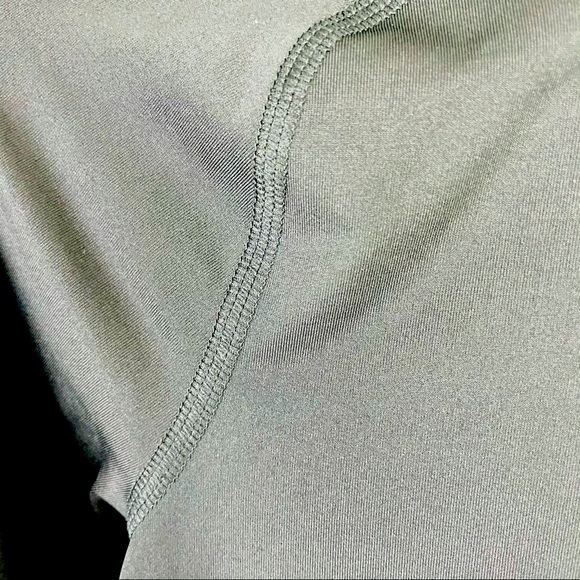 Under Armour youth XL tech shirt like new. Black - Picture 5 of 6